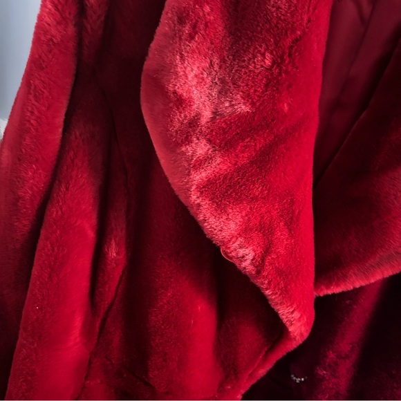 Vintage Pamela McCoy Vibrant Red faux fur coat. Size small - Picture 10 of 10